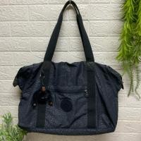 ราคา กระเป๋าสะพาย กระเป๋าเดินทาง Kipling ใบใหญ่ มีช่องสอดกระเป๋าเดินทางได้ มีตำหนิตรงหนัง กว้าง 20สูง14ก้น7นิ้ว ราคา 590 บาท (44202903442)