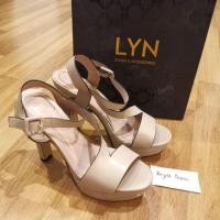 ราคา รองเท้าส้นสูง LYN มือสอง (6840253254)