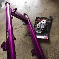 ราคา สวิงค์อาร์มเนียมแต่งสีม่วง NER18 ทรงไข่ เวฟ125 (สำหรับฝาดรัมใหญ่แบบเสียบ แบบยาวกว่าของเดิม2นิ้ว) พร้อมบูท&หางปลา(1ตัว) (4400834205)