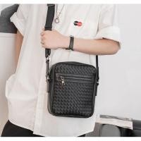 ราคา กระเป๋าสะพายข้างผู้ชายใบเล็ก สีดำหนังถักลายสาน รหัส K3957 (7484859289)