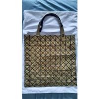 ราคา Baobao 10x10 gold metallic prism tote bag มือสอง (10152779116)