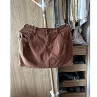 ราคา กระโปรงยีนส์ เอวต่ำสีน้ำตาลเข้ม Y2K แบรนด์ Lowrys Farm เอว30 สะโพก 38สภาพใช้งาน (22934869728)