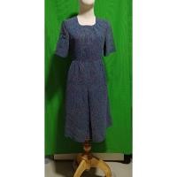 ราคา ชุดเดรสสีน้ำเงินลายแดงเขียวแขนสั้นซิปหลังมีซับในผ้าชีฟองอก 39 เอว 33 สะโพก 42 ยาว 37 งานมือสอง 1585 (41968240916)