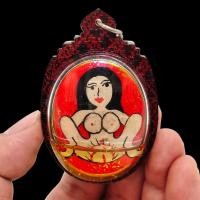 ราคา อีเป๋อมัดใจชาย แช่น้ำมันพรายผีตายโหง จากเขมร ด้านหลังฝังตะกรุดพญาแม่เป๋อ ผู้ใดมีไว้บูชา มีแต่สมหวัง เพิ่มเมตตามหาเสน่ห์ด (19035585919)