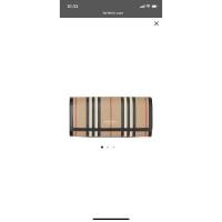 ราคา กระเป๋าตังburberryมือสอง (366464925)