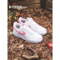 ราคา Brother Sports Nike Air Force 1 Low AF1 รองเท้าผ้าใบ Low-Top สีขาวสีชมพู FD1448-664 (45302329218)