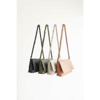 ราคา Messenger Cross-body Slingbag กระเป๋าหนังสะพายข้าง (24458277282)