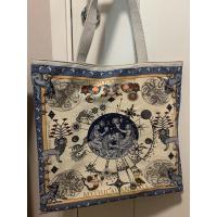 ราคา (มือสอง) กระเป๋าผ้า canvas วินเทจ ลายโหราศาสตร์ กระเป๋า MAH สภาพดีมาก (19528708131)