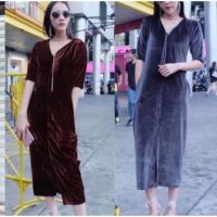 ราคา เดรสกำมะหยี่ คอวี ผ่าหน้า สีเทา (1611844912)