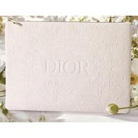 ราคา กระเป๋าเครื่องสำอางค์ Dior หุ้มผ้ากำมะหยี่สีขาว collection วันแม่ 2022 (Thousse Pouch) แท้ (19430813450)
