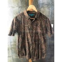 ราคา เสื้อผ้าผู้ชาย เสื้อเชิ้ตแขนสั้น พิมพ์ลายสีน้ำตาล มือสอง สภาพดี (SIZE S) ของแท้ (29380848630)