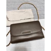 ราคา กระเป๋าตังแบบสะพายได้ Charles&Keith แท้มือสอง (23853808253)