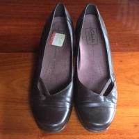 ราคา รองเท้าคัชชูสุขภาพ clarks sz.38 ใส่นิ่มมากคะ สภาพ98% (1594088753)