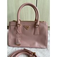 ราคา Prada Saffiano size 25” สีชมพูกลีบบัว (26653247752)