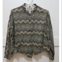 ราคา เสื้อครอปเชิ้ตวินเทจแขนยาว ทรงปีกค้างคาว อก 52 มือสอง (996904454)
