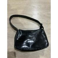 ราคา กระเป๋าหนังลายจระเข้สีดำมือ2 ขาดด้านใน (25527386276)