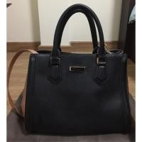 ราคา กระเป๋าCharles&Keith ของแท้ จากช้อปสิงคโปร์ สีดำตัดทอง มีถุงผ้ากับถุงกระดาษครบค่ะ ใช้งานเองค่ะ (449839518)