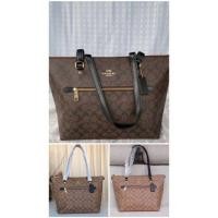ราคา กระเป๋า COACH แท้ % รุ่น GALLERY TOTE IN SIGNATURE CANVAS ทรง Tote (6816468645)