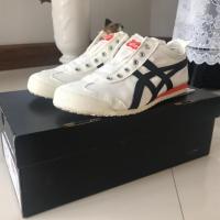 ราคา Used once !! Onitsuka tiger mexico 66 slip-on ของแท้ (1156596560)