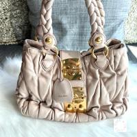 ราคา กระเป๋า Miu Miu Matelassè 2 ways handbag สีชมพู (Used Like New) (18778313346)