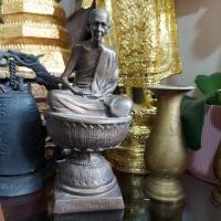 ราคา ▶️พระบูชาหลวงพ่อเกษม เขมโก สุสานไตรลักษณ์ จ.ลำปาง ย้อนยุคปี38 เนื้อทองเหลืองสูงรวม 10.5 นิ้ว วัดพานกว้างที่สุด 5 นิ้ว▶️ (21282467095)