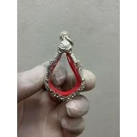 ราคา ตลับพระกรอบเงินลายคมชัดแบบเปิดหลังตลับใส่หลวงพ่อรุ่งขนาดวัดจากด้านในตลับ2.2*3.2cm (29124842964)