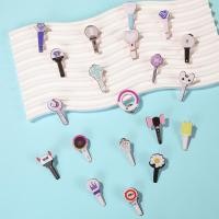 ราคา เข็มกลัดอะคริลิคสำหรับแฟนคลับ K-pop อิดอล TWICE, I-DLE, G-DRAGON และ IVE (48252826424)