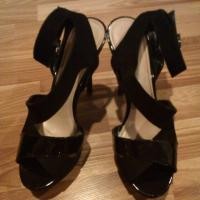 ราคา Used รองเท้าส้นสูง charles & keith (1781499445)