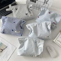 ราคา พร้อมส่ง A108 กระเป๋าเครื่องสำอาง ลายสก็อตสีน้ำเงินปักลายดอกไม้เล็ก ลายเสือดาวผ้าคอร์ดู กระเป๋าใส่ของรูดซิป ความจุขนาด (25297559133)