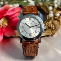 ราคา ⌚️ นาฬิกา Gucci Timepieces รุ่น 5200M.1 Swiss Made Silver Dial Quartz Watch หน้าปัดเงินสายหนังสีน้ำตาล✨ (รับประกันแท้)✅ (40474652161)