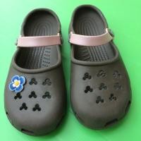 ราคา Crocs เบอร์ 6 สีน้ำตาลเข้มสายชมพูวาว (744142281)