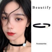 ราคา สร้อยคอโช้คเกอร์ดำกำมะหยี่แต่งอะไหร่ดอกคามิเลียดีไซน์หรูหรามีระดับปรับลุคเรียบๆให้สวยขึ้นได้ (25524793005)