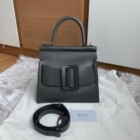 ราคา Very good condition Boyy karl 24 ปี18 สีเทาเข้ม สภาพดีค่ะ มุมมีรอยใช้งานนิดๆ หนังทรงแข็งเป้ะ ภายในสะอาด (2681544496)