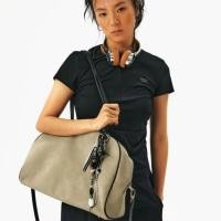 ราคา กระเป๋าสะพายไหล่สีน้ำตาล หนังนิ่ม สีคมชัด ขนาดใหญ่ มีซิปและกระเป๋าด้านใน (52502157194)