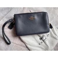 ราคา COACH กระเป๋าคล้องมือ 6” 2 zips หนังแท้สีกรมท่า อะไหล่ทอง (7244879239)