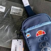 ราคา กระเป๋าสะพาย ellesse ใบเล็ก Pauli (28673037465)