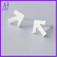 ราคา 925 Silver Elegant Simple Arrow Stud ต่างหู RXW1814 (45702652802)