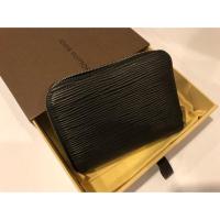 ราคา Louis Vuitton zippy coin wallet หนัง epi สีดำ อะไหล่เงิน สภาพ99% (2645879380)