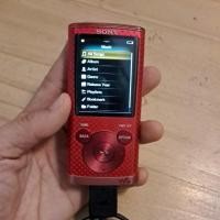 ราคา เครื่องเล่น MP3 Sony Walkman ใช้งานได้ปกติ แบตเสื่อม ขายพร้อมสายชาร์จ (46403081205)