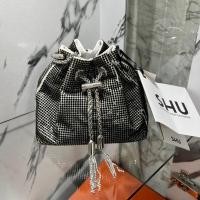 ราคา SHUกระเป๋าถือและสะพายแท้ มือ1 พร้อมกล่องและใบเสร็จ สวยหรู สีดำ-เงิน (19780101743)