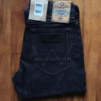 ราคา กางเกงยีนส์ wrangler greensboro ผ้าดิบ ริมเเดง แท้มือหนึ่ง เอว 29 ยาว 30ราคาป้าย 3290 ขาย 1400 บาท (2405181317)