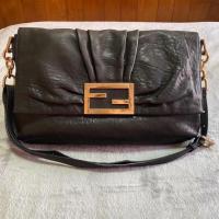 ราคา Fendi crossbody and shoulder bag สภาพดี ของแท้ มือสอง เฟนดิ ฟินดิ (15918681800)