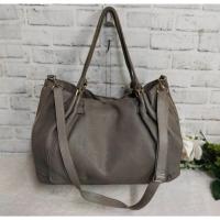 ราคา กระเป๋าหนังแท้ สภาพใหม่ สวยสายเดิมๆ ข้างปรับได้ 1ช่องหลัก 3ช่องย่อย ราคา : 850 กว้าง 15.5นิ้ว สูง 11นิ้ว ฐาน 6นิ้ว (23388491071)