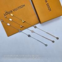 ราคา LV Essential V Supple Bracelet สร้อยข้อมือผู้หญิง สายโซ่ หลุยส์ จี้รูปตัว V งานปั๊มโลโก้ พร้อมส่งในไทย มี 3 สี (44851015389)