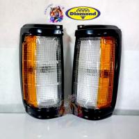 ราคา ตราเพชร ไฟเลี้ยวไฟหรี่มุม ไฟมุม มิตซูบิชิ ไซโคลน เบ้าดำ MITSUBISHI L200 CYCLONE ปี1989-1995 (29574803184)
