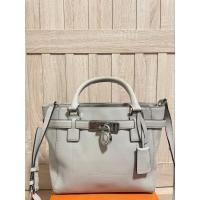 ราคา กระเป๋ามือสอง แบรนด์ Michael Kors แท้ รุ่น Hamilton MD Satchel Tasche มีสายยาว อะไหล่วิ๊ง ไซส์ 10 นิ้ว ขาย 550 บาทค่ะ (24784161641)