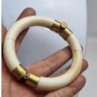 ราคา กำไลข้อมือกำไลแกนหอยโบราณจับทองเหลือง เครื่องประดับมือสอง งานวินเทจ ของสะสม มือสองสภาพสวย ราคาประ (28975727536)