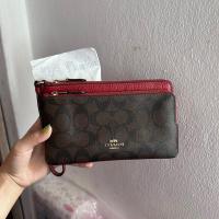 ราคา Coach คล้องมือรุ่นใหม่ 2L ใส่โทรศัพท์ได้ มือ2ของแท้ มีตำหนิ (21773801649)
