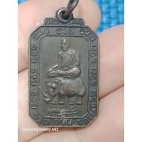 ราคา เหรียญหลวงพ่อสัมฤทธิ์ ขี่แรด ด้านหลังขี่มังกร วัดถ้ำแฝด จ.กาญจนบุรี (47152339584)