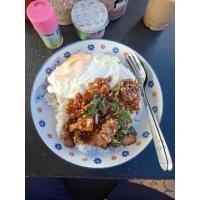 ราคา ข้าวกะเพราหมูกรอบฟรีไข่ดาว (43814981214)